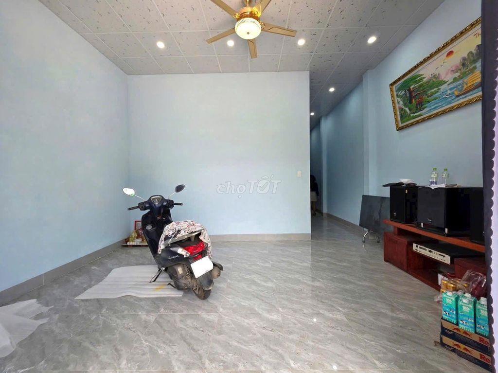 Giảm sâu còn 820tr, 105m2, nhà ngay 1 xẹt Đào Văn Thử, Củ Chi, SHR