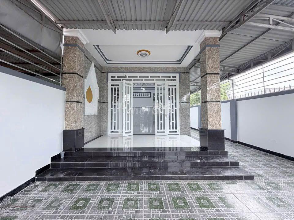 Tài chính 900tr là có ngay nhà gần ngay bênh viện Xuyên Á, 126m2, SHR.