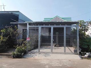 Bán gấp căn nhà nằm ngay 1 xẹt Võ Thị Nhúa, Củ Chi, 120m2, 890tr, SHR