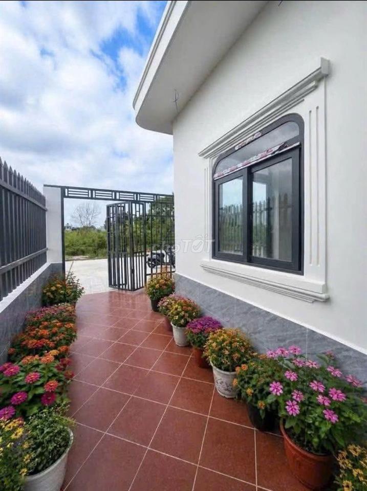 Cần tiền bán nhà phong cách Châu Âu ở gần bến xe Củ Chi giá 780 triệu
