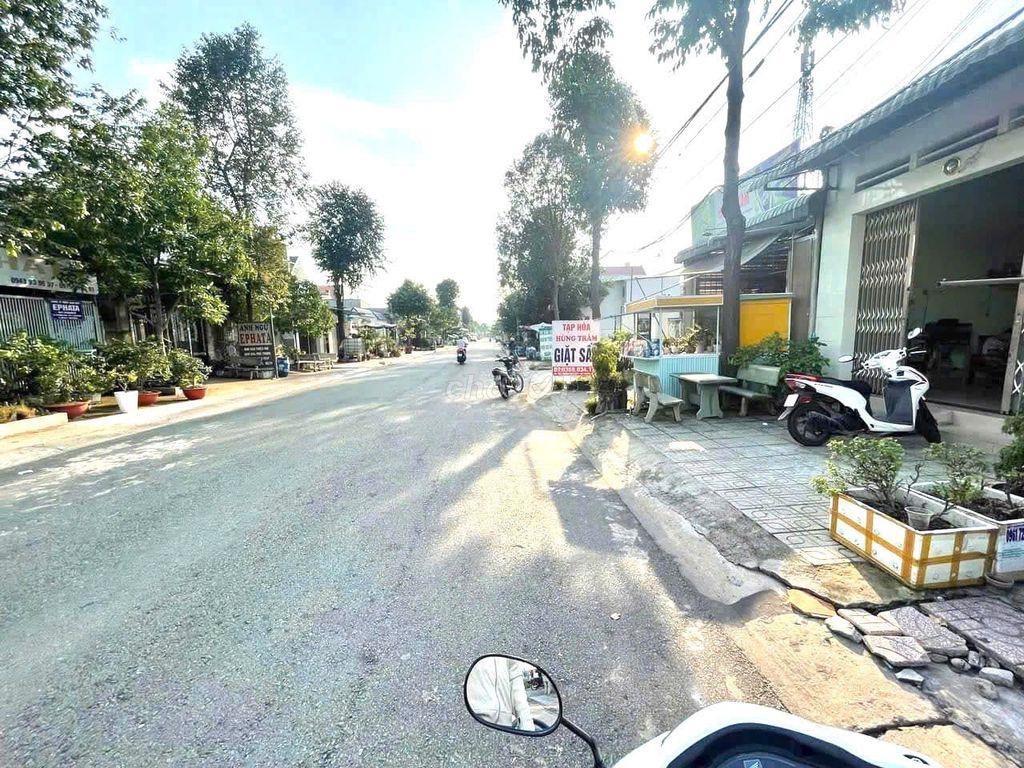 Bán đất 135m2 đang cho thuê kinh doanh ở Tân Phú Trung giá 850 triệu.