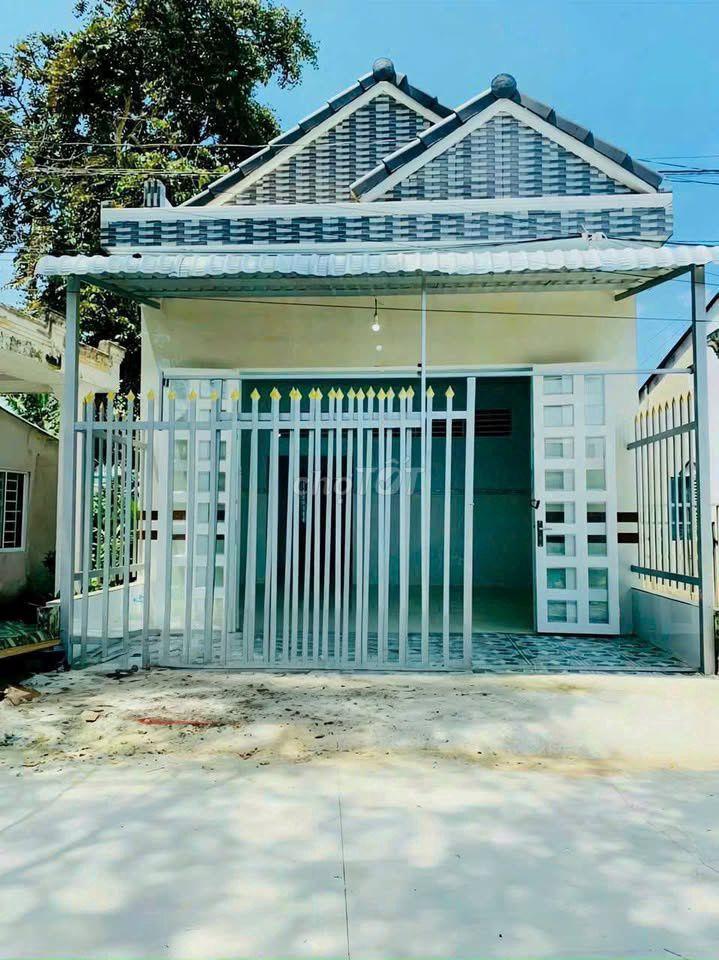 Ngộp chủ cần bán gấp căn nhà 102m2 đường Lê Minh Nhựt Tân Thông Hội