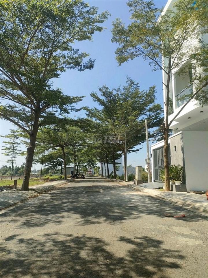 BÁN GẤP LÔ ĐẤT 2 MẶT TIỀN ĐƯỜNG NHỰA DT 80M2 GIÁ 780TR