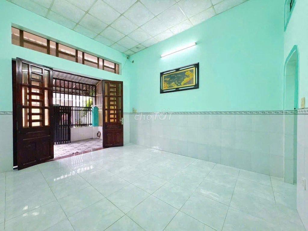 Bán nhà hẻm thông Nguyễn Thị Lắng, Củ Chi, 109m2, Sổ hồng, giá 870 Tr