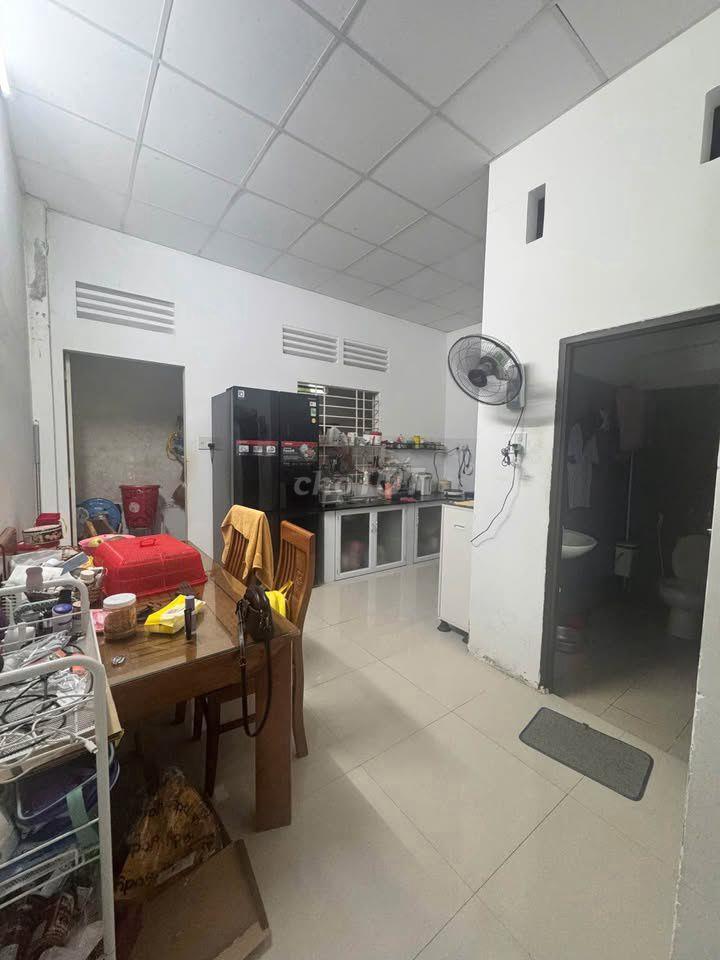 Cắt lỗ bán gấp nhà hẻm ô tô đg Lê Thị Siêng, Tân Thông Hội, SHR, 900TR