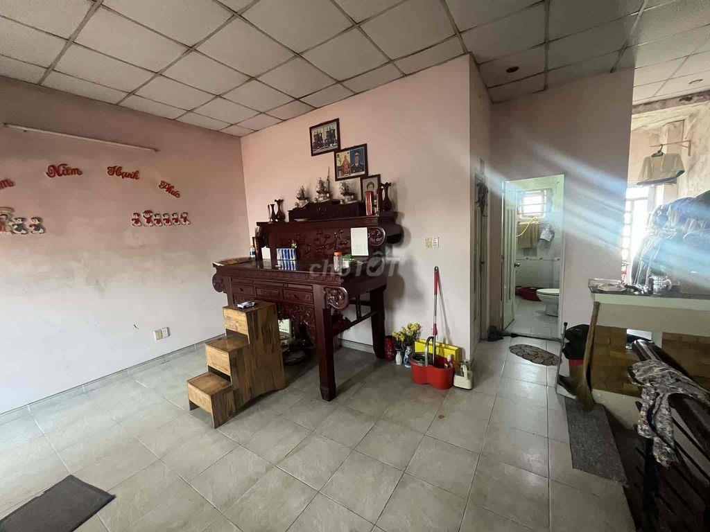 Nhà mặt tiền tỉnh lộ 15.Cách trường học 200m,gần bệnh viện,chợ
