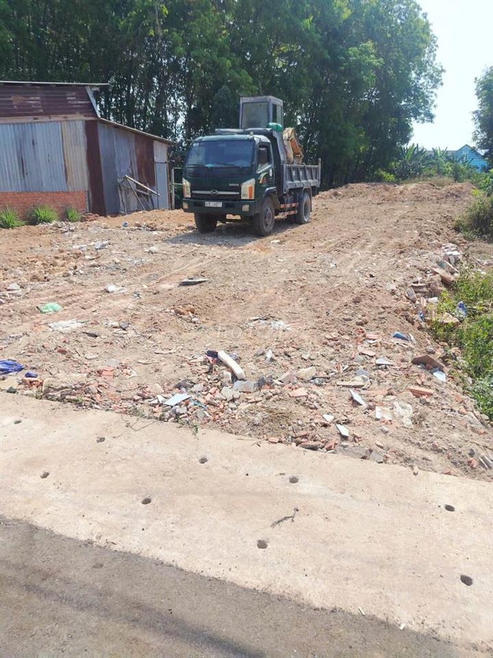 ĐẤT 1/DT744. ĐƯỜNG XE Container. Đông kín dân
