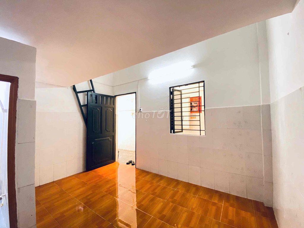 Cho thuê phòng trọ gác cao - Mới sơn sửa mới đẹp - Đỗ Thúc Tịnh P12