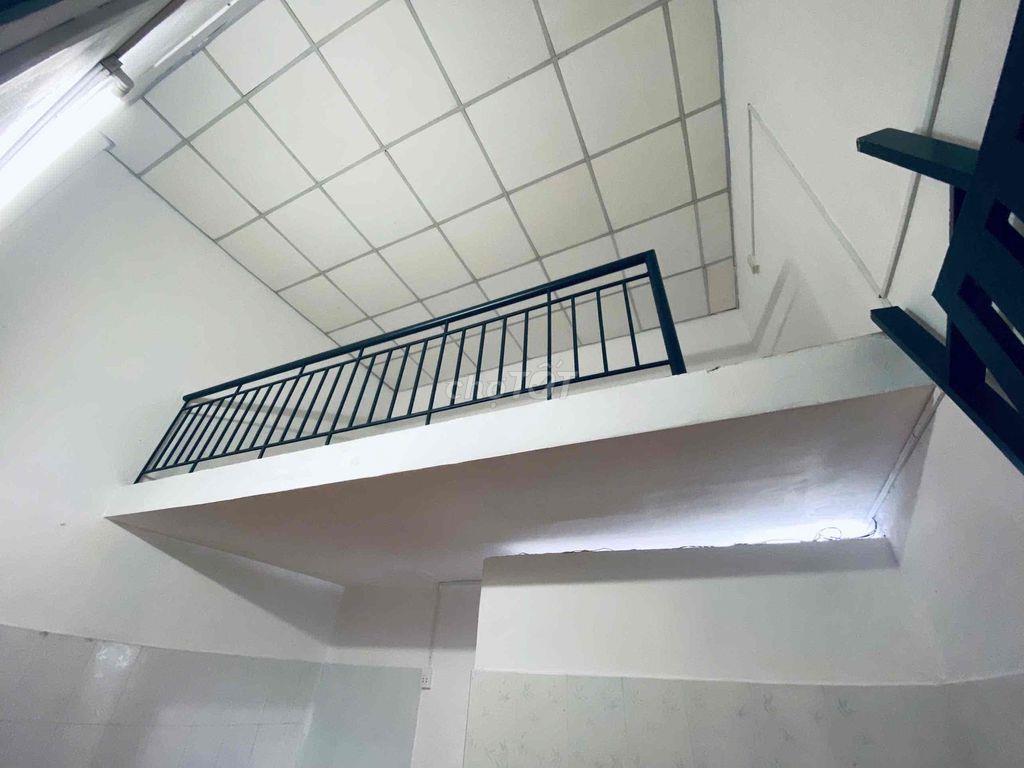 Cho thuê phòng trọ gác cao - Mới sơn sửa mới đẹp - Đỗ Thúc Tịnh P12