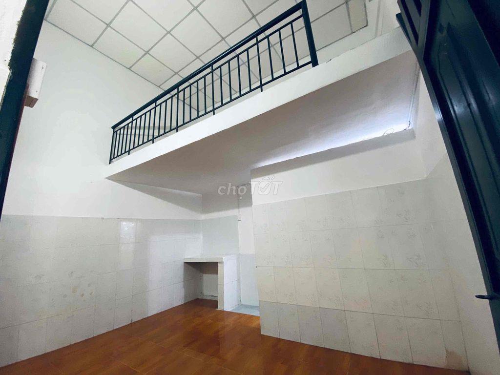 Cho thuê phòng trọ gác cao - Mới sơn sửa mới đẹp - Đỗ Thúc Tịnh P12