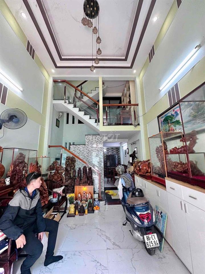 NHÀ 3 LẦU HẺM XE HƠI - QUANG TRUNG P8 GÒ VẤP