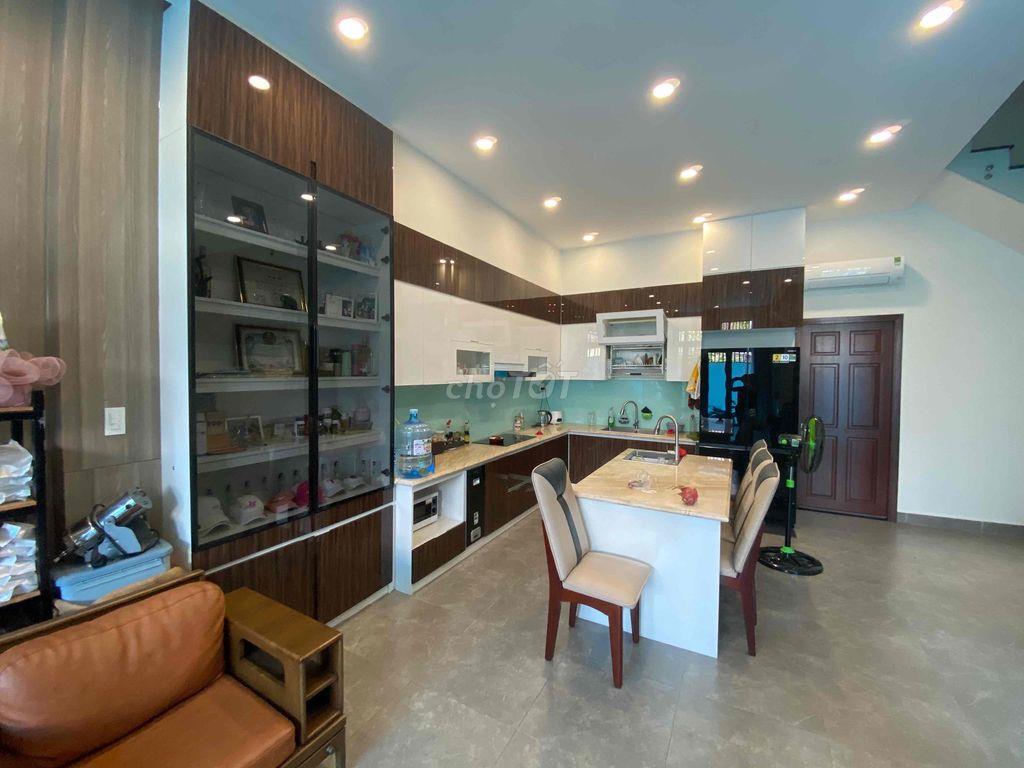 Cần bán nhà chính chủ xây ở đầy đủ nội thất