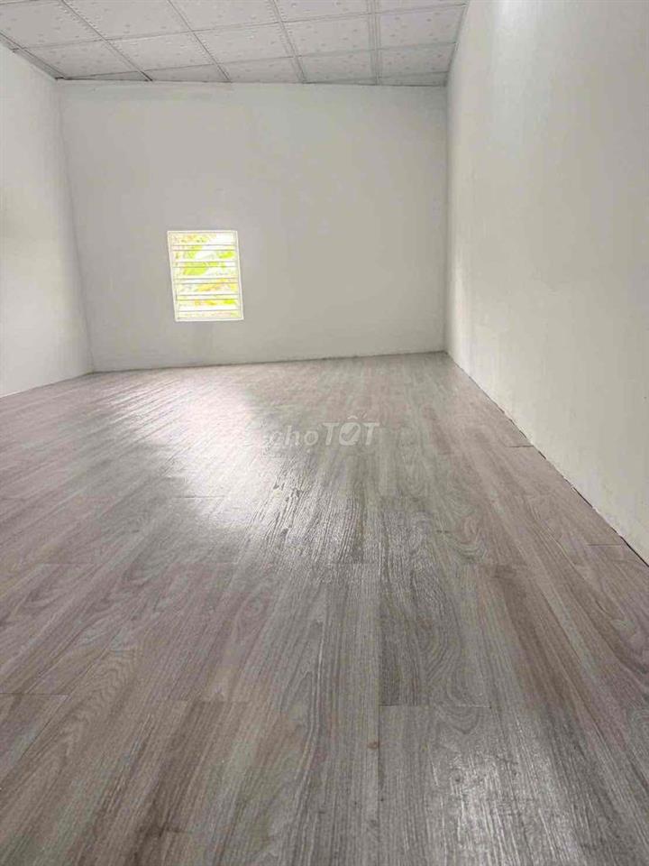 nhà cấp 4, đẹp, 2 phòng ngủ, phòng khách , bếp toilet