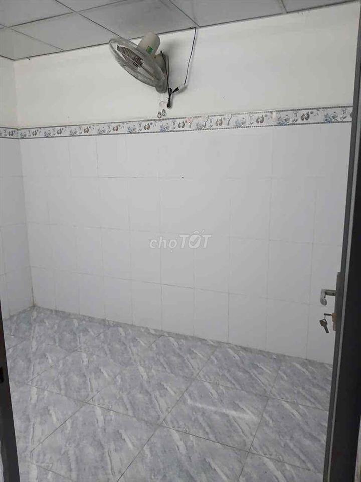 nhà cấp 4, đẹp, 2 phòng ngủ, phòng khách , bếp toilet