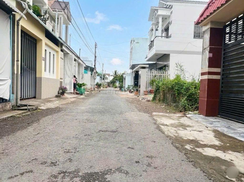 Hóc Môn. SỔ riêng sang tên ngay ch.ủ cần bán lô đất 800tr,iệu có 98m2