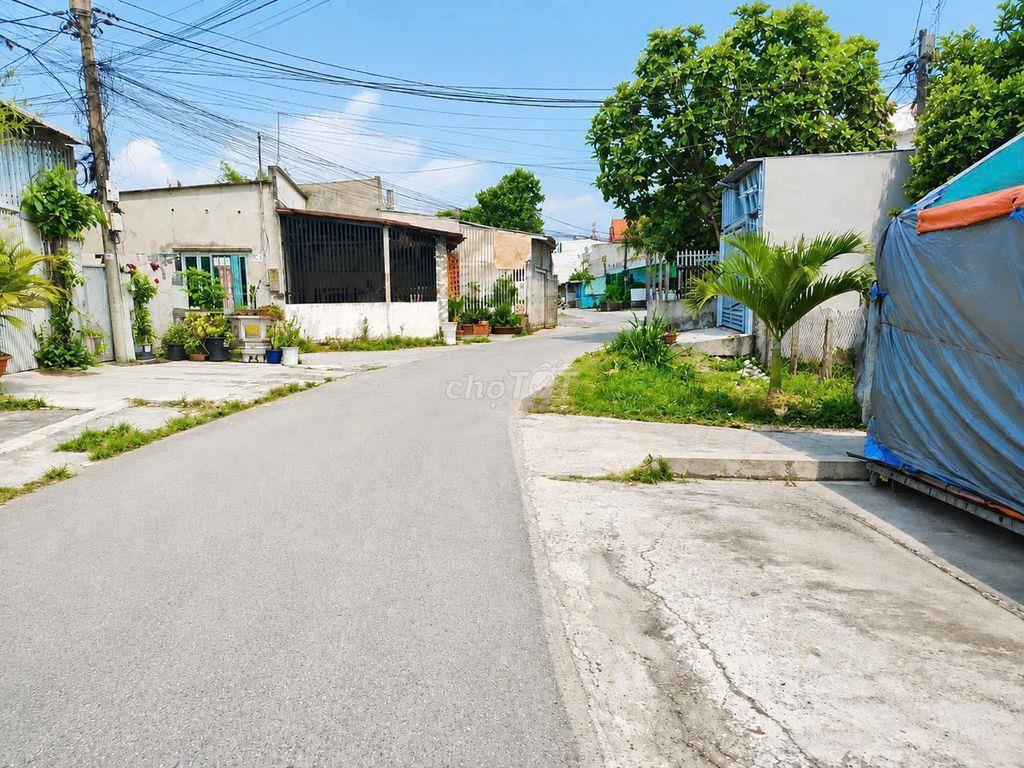 Tân Phú Trung, Củ Chi 5,5x26m2 có 72m2 thổ, đường nhựa, Giá bán 2,3 tỷ