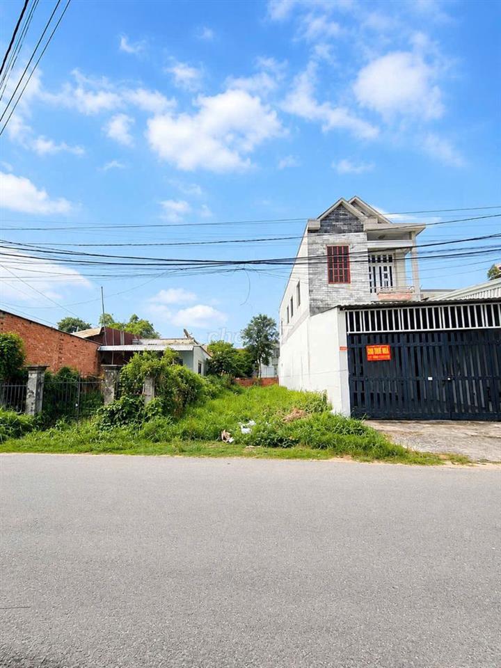 Tân Phú Trung, Củ Chi 5,5x26m2 có 72m2 thổ, đường nhựa, Giá bán 2,3 tỷ