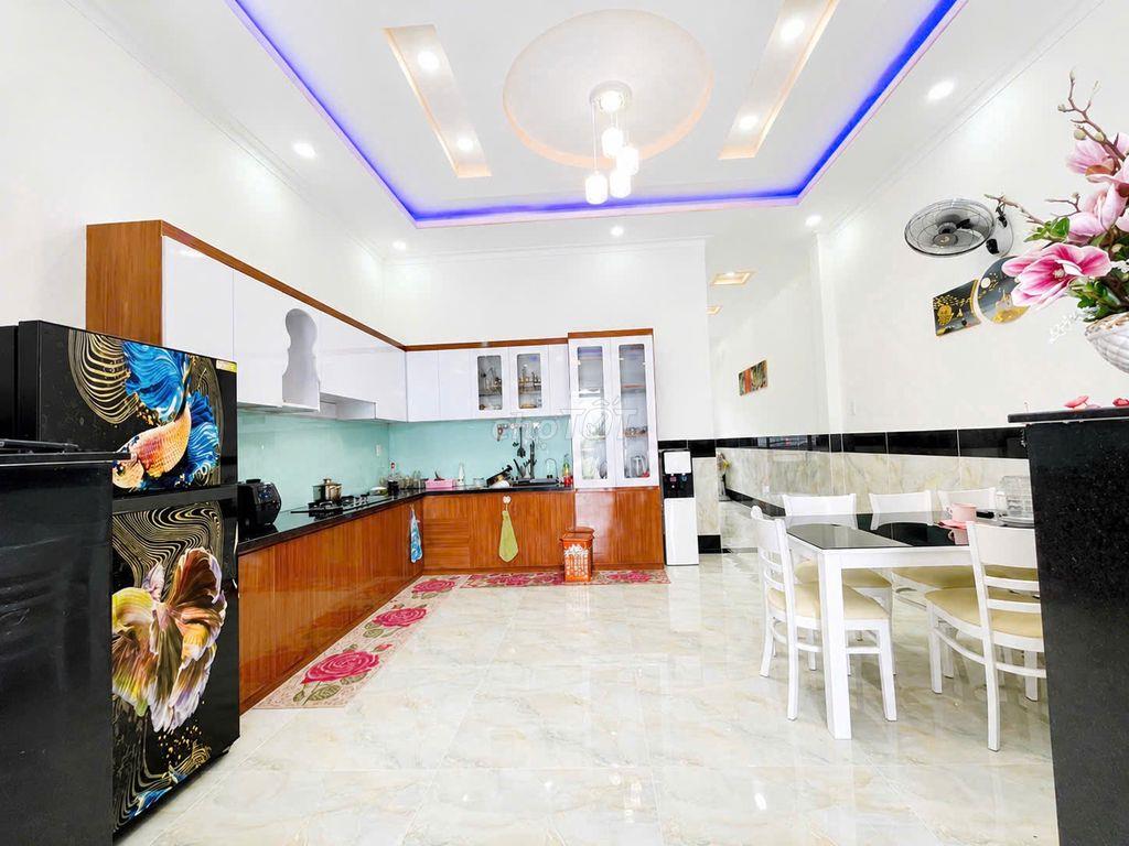 Nhà Hoàn Công Chủ cần bán căn nhà lầu Tân Phú Trung, DT: 5*24 full tc