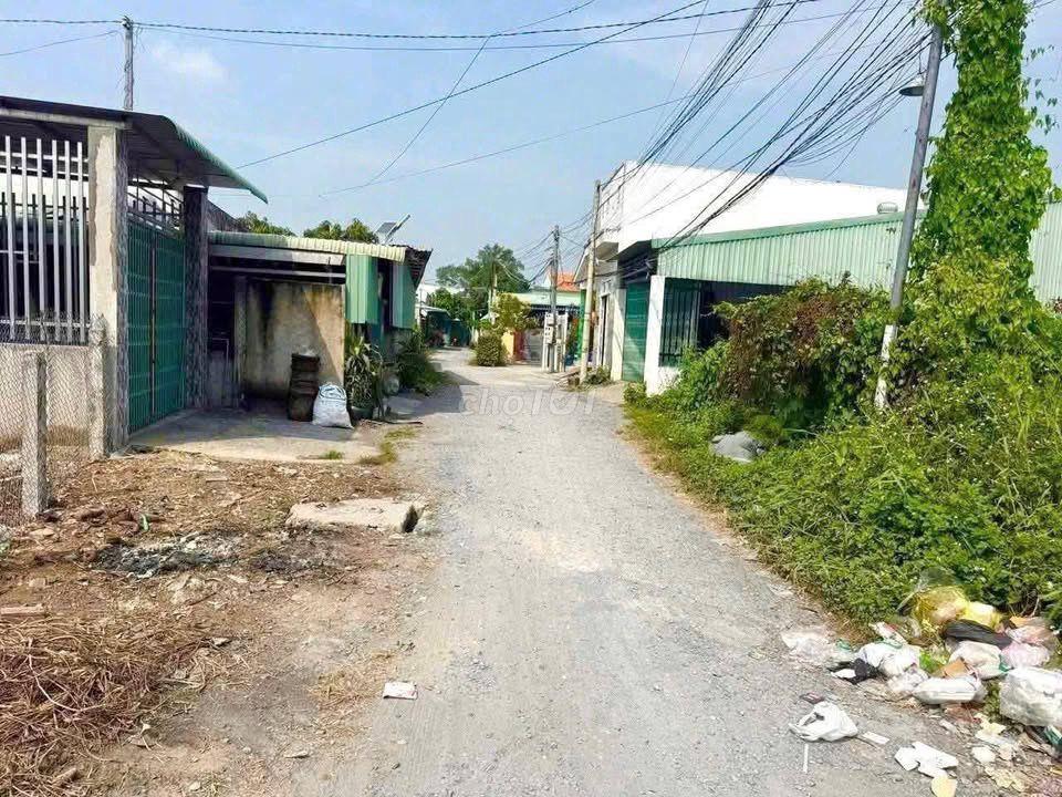 Bán đất 267m2(45m2 thổ) 600 triệu trung tâm trảng Bàng sổ hồng riêng