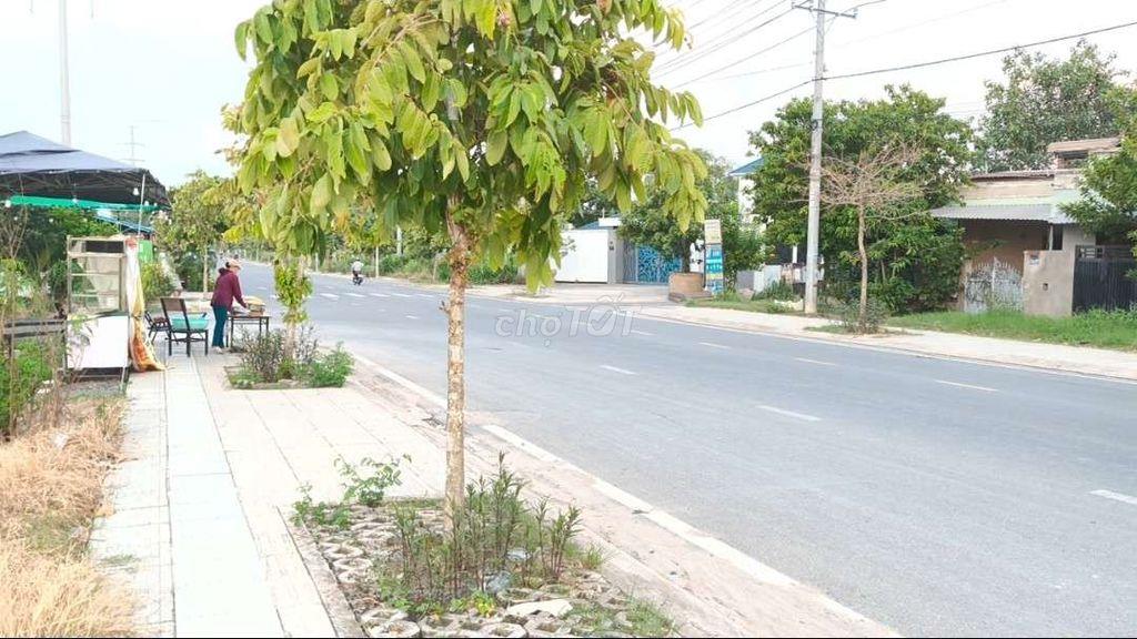 Kho xưởng mặt tiền Tân Hiệp 9-Hóc Môn. 4000m2 (1000m2 sàn). 50tr/tháng