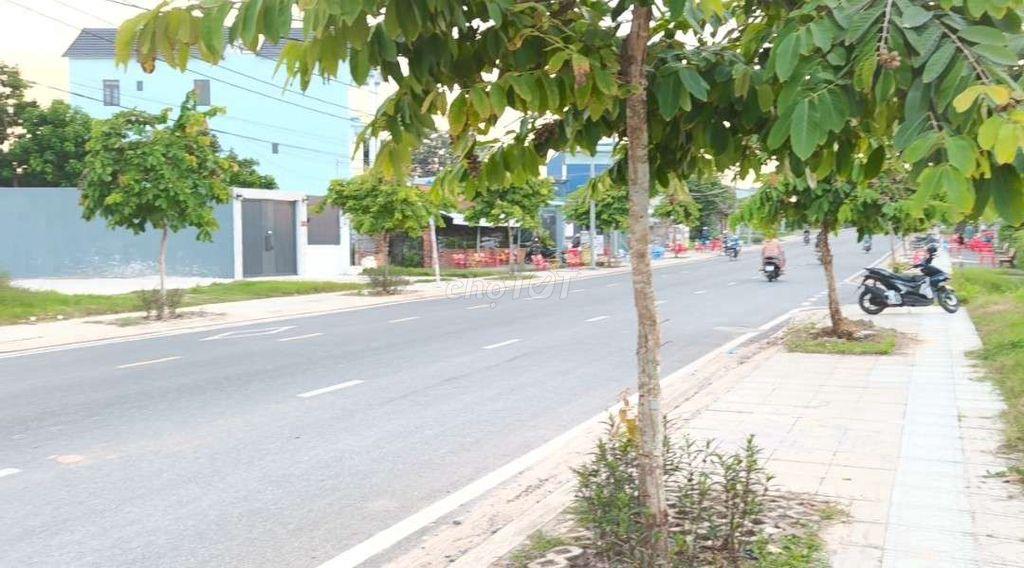 Kho xưởng mặt tiền Tân Hiệp 9-Hóc Môn. 4000m2 (1000m2 sàn). 50tr/tháng