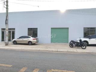 Kho xưởng 3 mặt tiền Tân Hiệp 15-Hóc Môn.Dt đất 400m, Dt sàn 273m.25tr