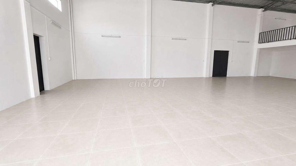 Kho xưởng 3 mặt tiền Tân Hiệp 15-Hóc Môn.Dt đất 400m, Dt sàn 273m.25tr
