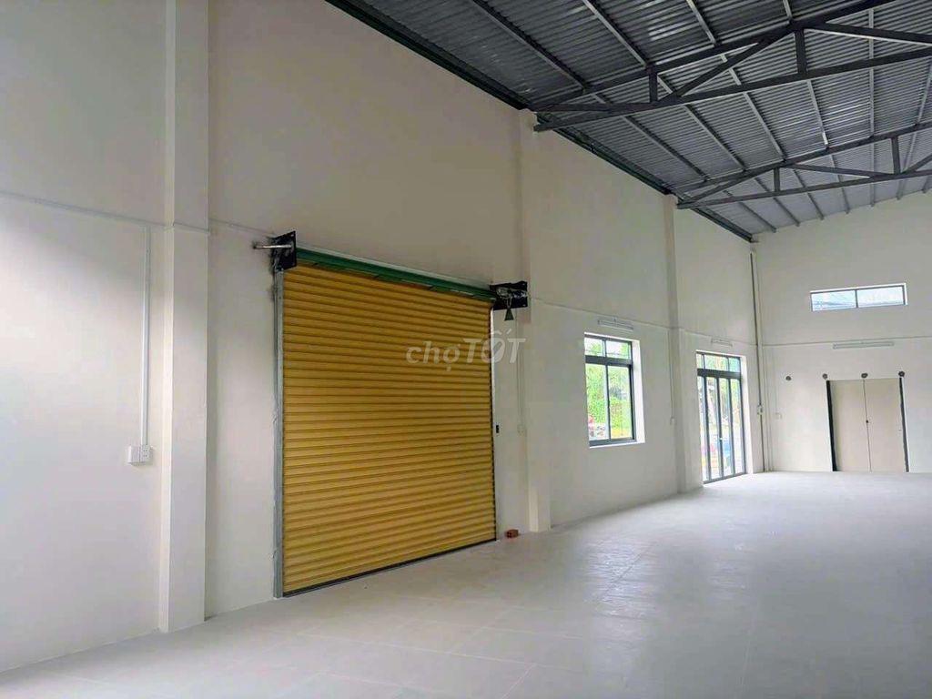 Kho xưởng 3 mặt tiền Tân Hiệp 15-Hóc Môn.Dt đất 400m, Dt sàn 273m.25tr