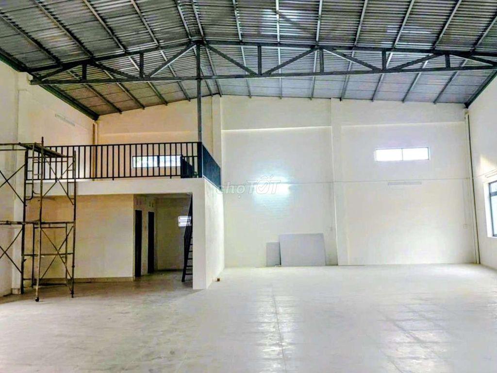 Kho xưởng 3 mặt tiền Tân Hiệp 15-Hóc Môn.Dt đất 400m, Dt sàn 273m.25tr