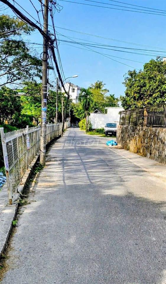 Cho thuê/Bán 2316m2 đất có 303m2 thổ cư mặt tiền Ngô Quyền-TT.Hóc Môn
