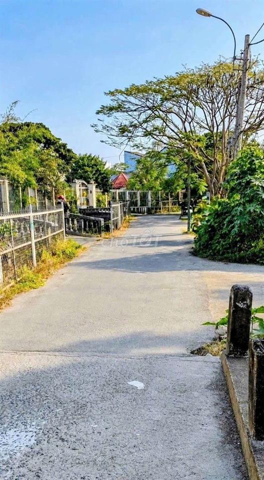 Cho thuê/Bán 2316m2 đất có 303m2 thổ cư mặt tiền Ngô Quyền-TT.Hóc Môn