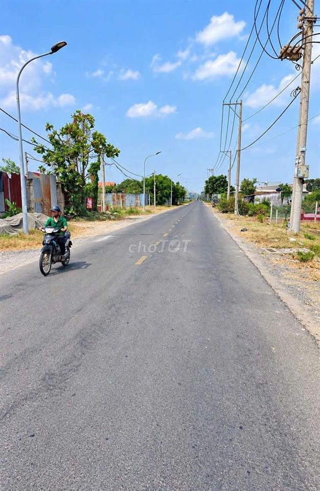 Đất thổ cư mặt tiền đ.Kênh Tiêu T1-Bà Điểm-Hóc Môn.Dt 1918m2. 20ty