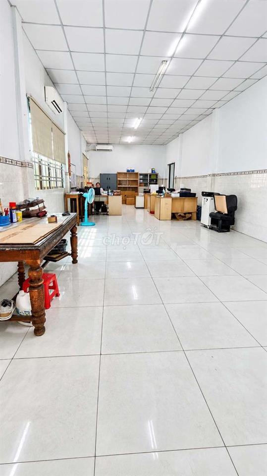 Kho xưởng mặt tiền Nguyễn Thị Sáu-Thới Tam Thôn-Hóc Môn.Dt 600m2. 26tr