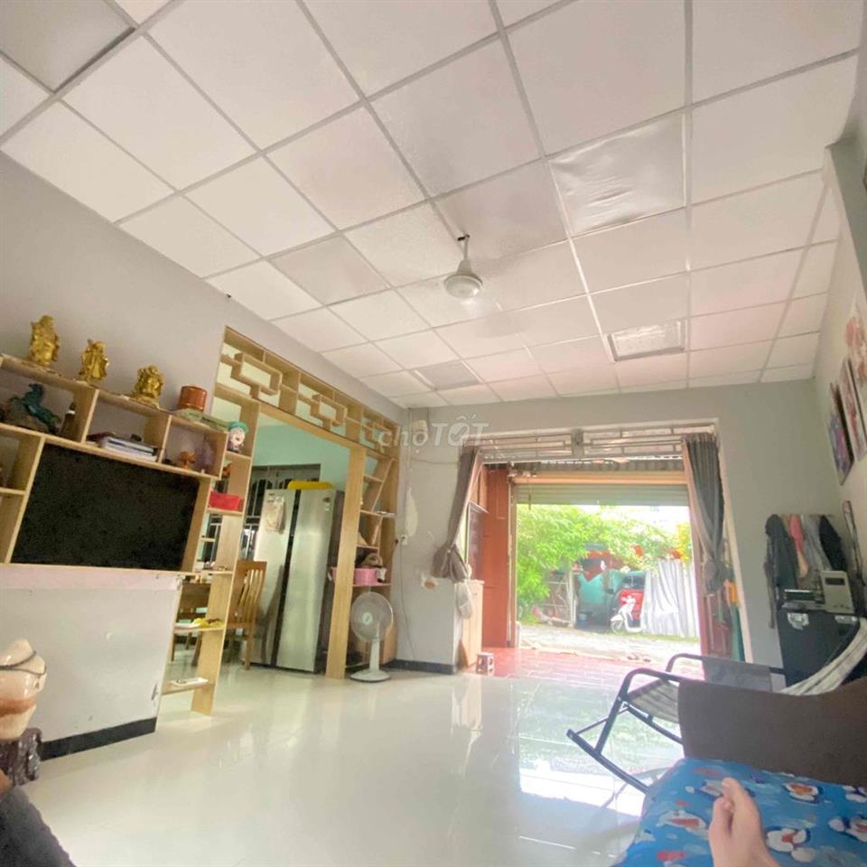 cần bán nhà mặt tiền đường 12 m ngay ngã 3
