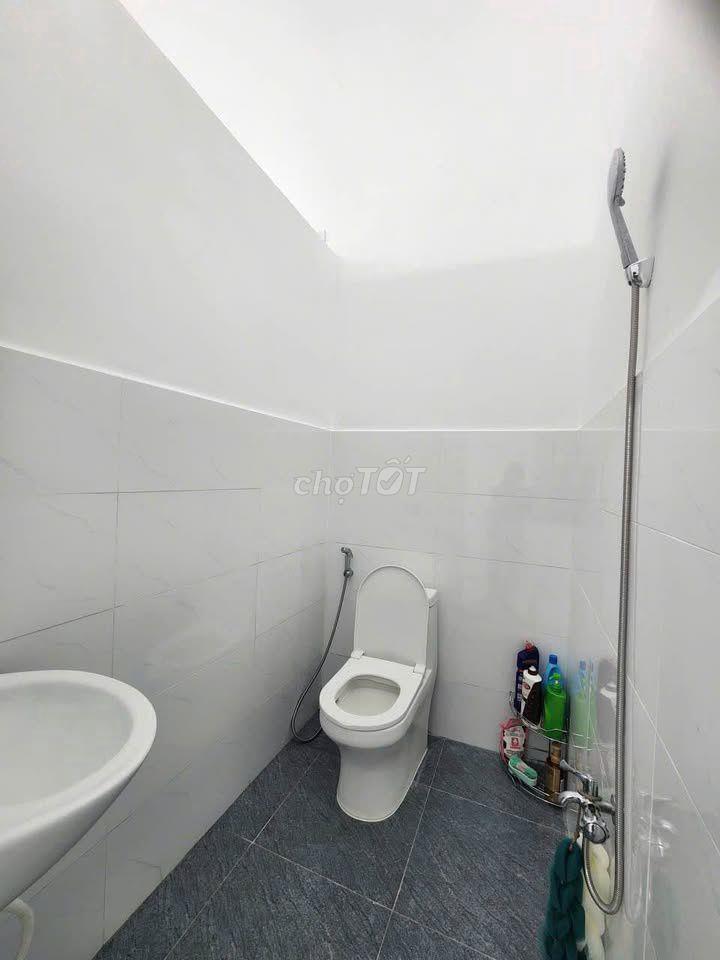 Cần bán gấp căn nhà ở 1/ Đ. Láng Cát Giồng Sao 129,5m2 SHR giá 900tr