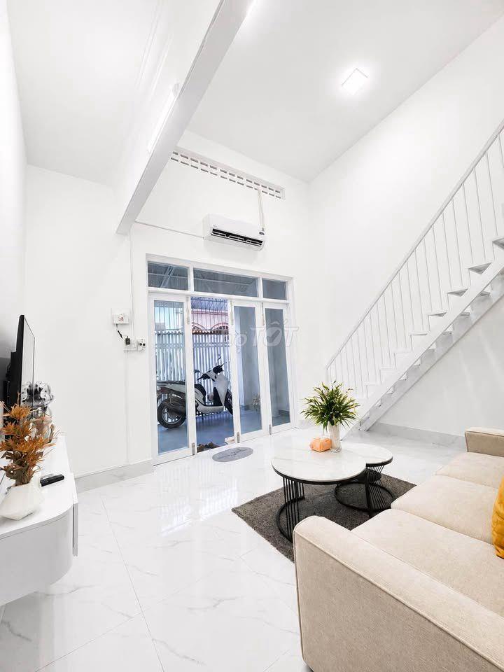 Cần bán gấp căn nhà ở 1/ Đ. Láng Cát Giồng Sao 129,5m2 SHR giá 900tr
