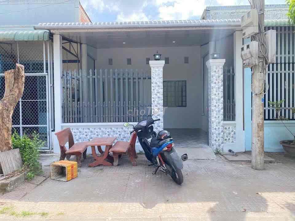 Bán gấp căn nhà ở 1/ Mai Thị Buội-Phước Vĩnh An 96m2 shr giá chỉ 845tr