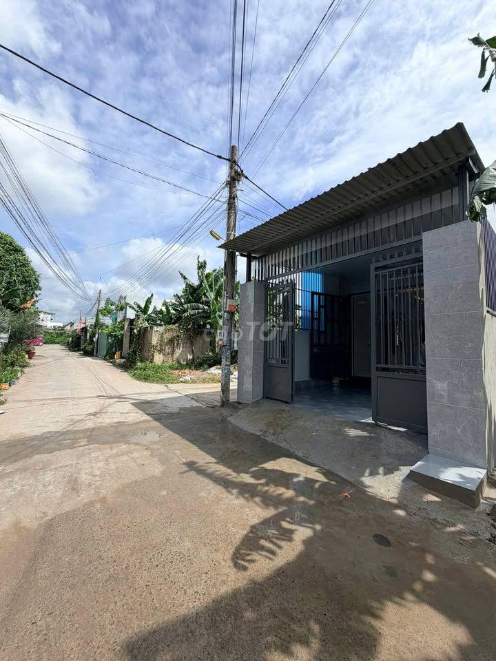 Bán gấp căn nhà cấp 4 ở Đ. Số 9-Tân Thông Hội * DT:130m2 SHR giá 910tr