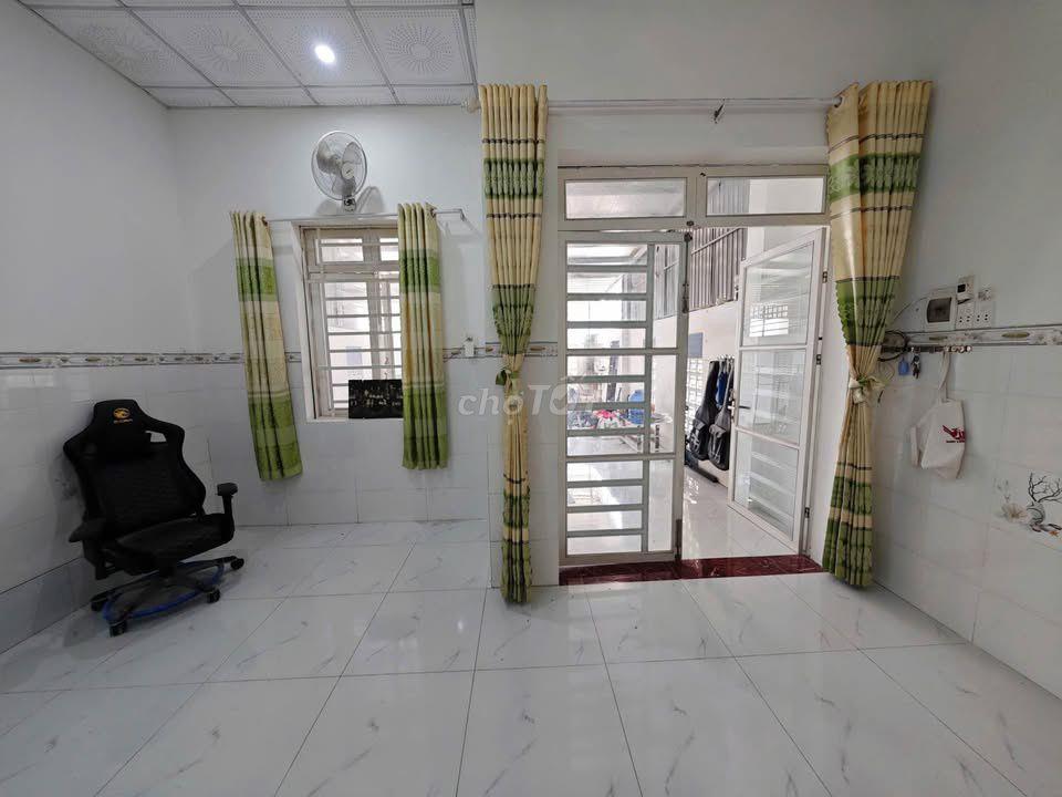 Cần tiền bán gấp căn nhà 101m2 SHR ở gần Cầu Vượt Củ Chi giá tốt 765tr