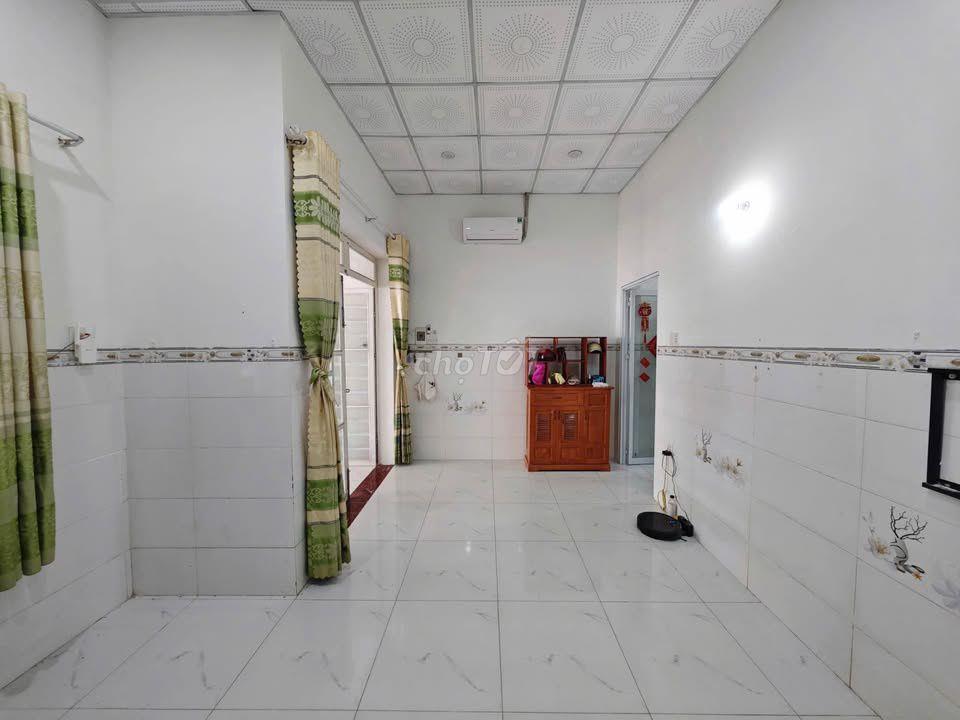 Cần tiền bán gấp căn nhà 101m2 SHR ở gần Cầu Vượt Củ Chi giá tốt 765tr