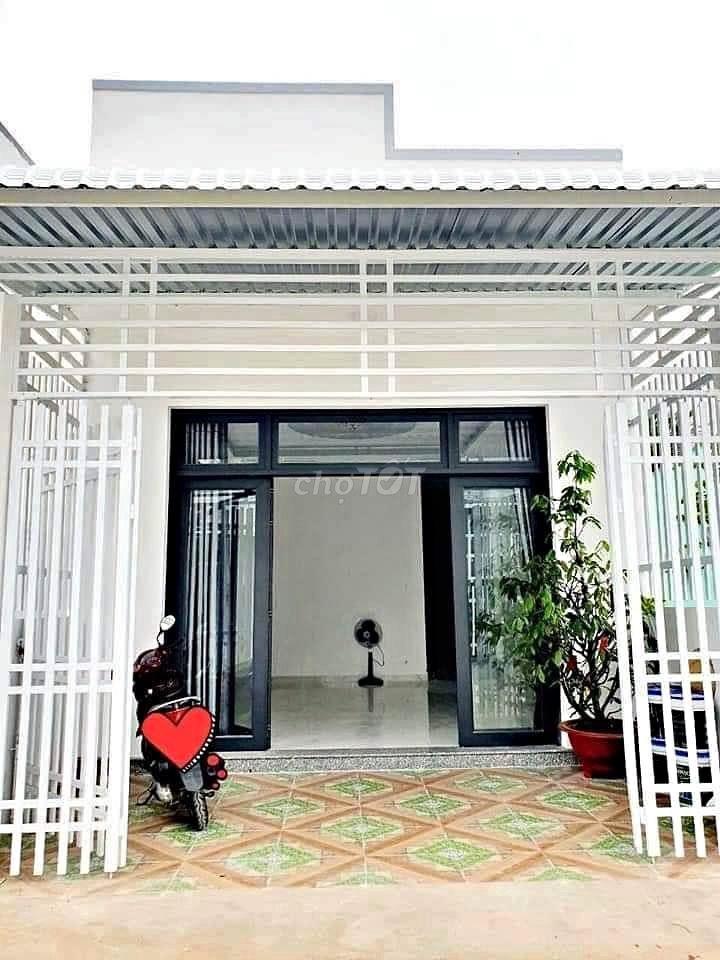 Cần bán gấp căn nhà cấp 4 ở gần Cầu Vượt Củ Chi DT: 80m2 SHR giá 750tr