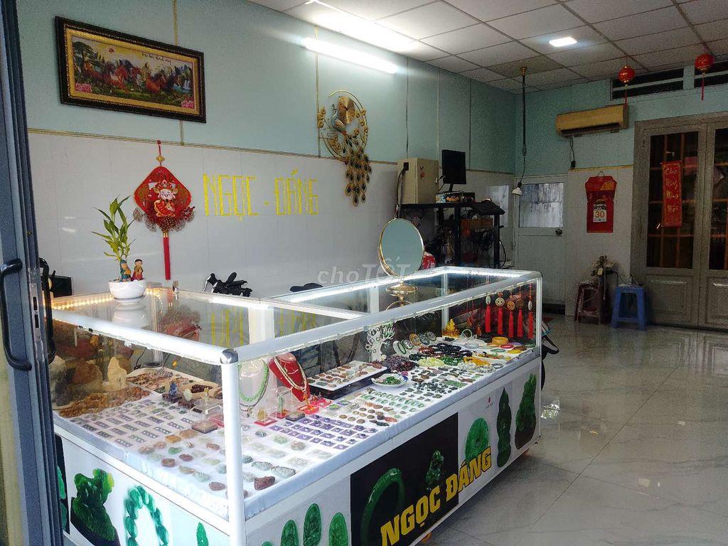 Nhà mặt tiền thoáng rộng đang kinh doạn
