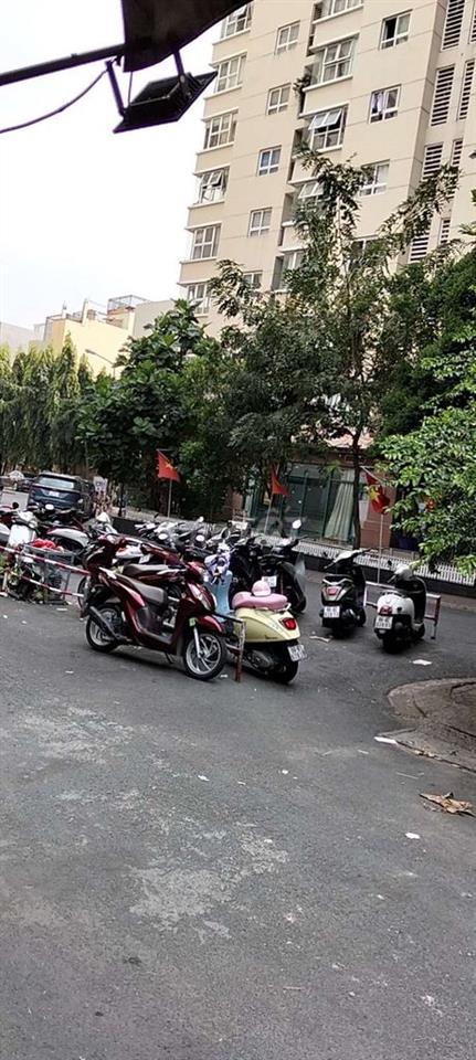 cho thuê phòng nhỏ trên tầng 2, có máy lạnh 