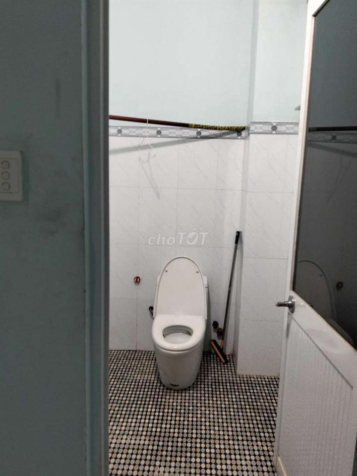 cho thuê phòng nhỏ trên tầng 2, có máy lạnh 
