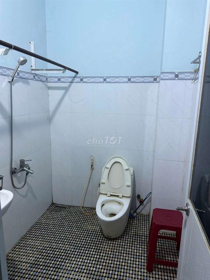 Cho thuê phòng lầu 1, giờ tự do f15 tân bình 