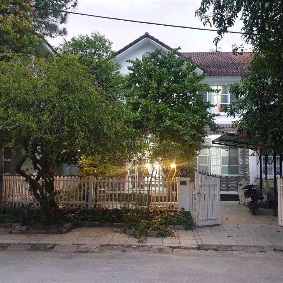 cho thuê biệt thự  3 tầng