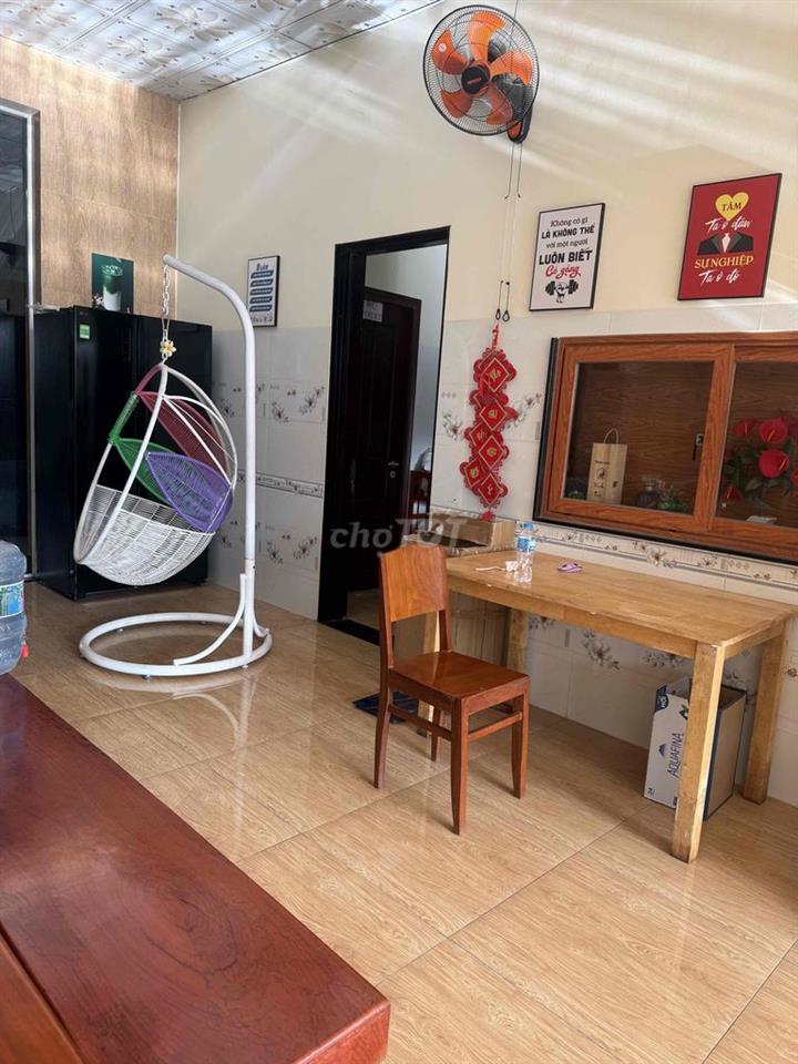 nhà kinh doanh cho thuê 10x25 . trệt 2 lầu