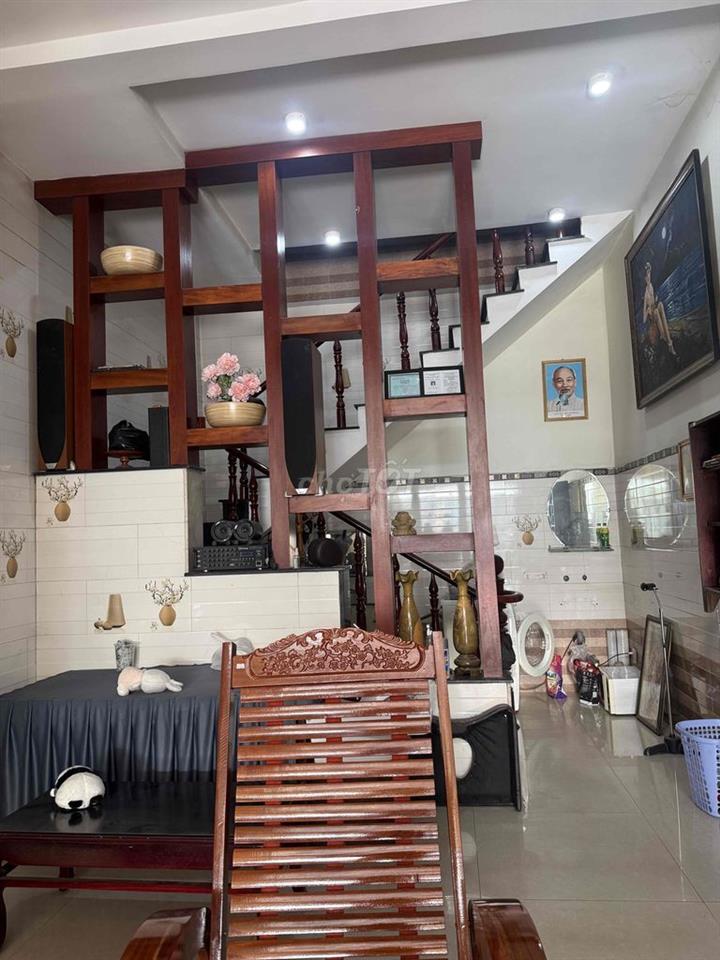 nhà kinh doanh cho thuê 10x25 . trệt 2 lầu