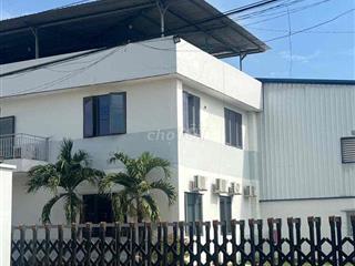 Bán xưởng phân bón 5000m. khu công nghiệp Đức Hoà 3. Đức Hoà. Long An