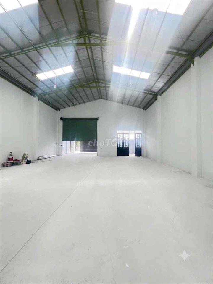 Cho thuê xưởng 650m. Mặt tiền Nguyễn Văn Bứa. Xuân Thới Sơn. Hóc Môn
